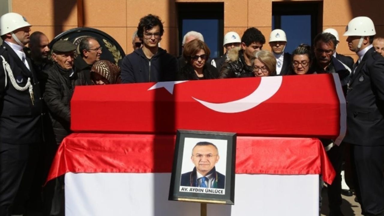 Büyükşehir Belediyesi Başkan Vekili Aydın Ünlüce gözyaşları içinde uğurlandı
