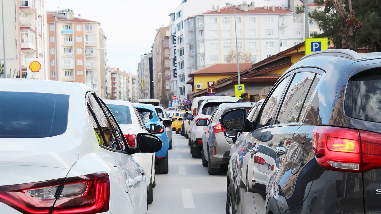 Eskişehir’de trafiğe kayıtlı araç sayısı artarak 324 bin oldu