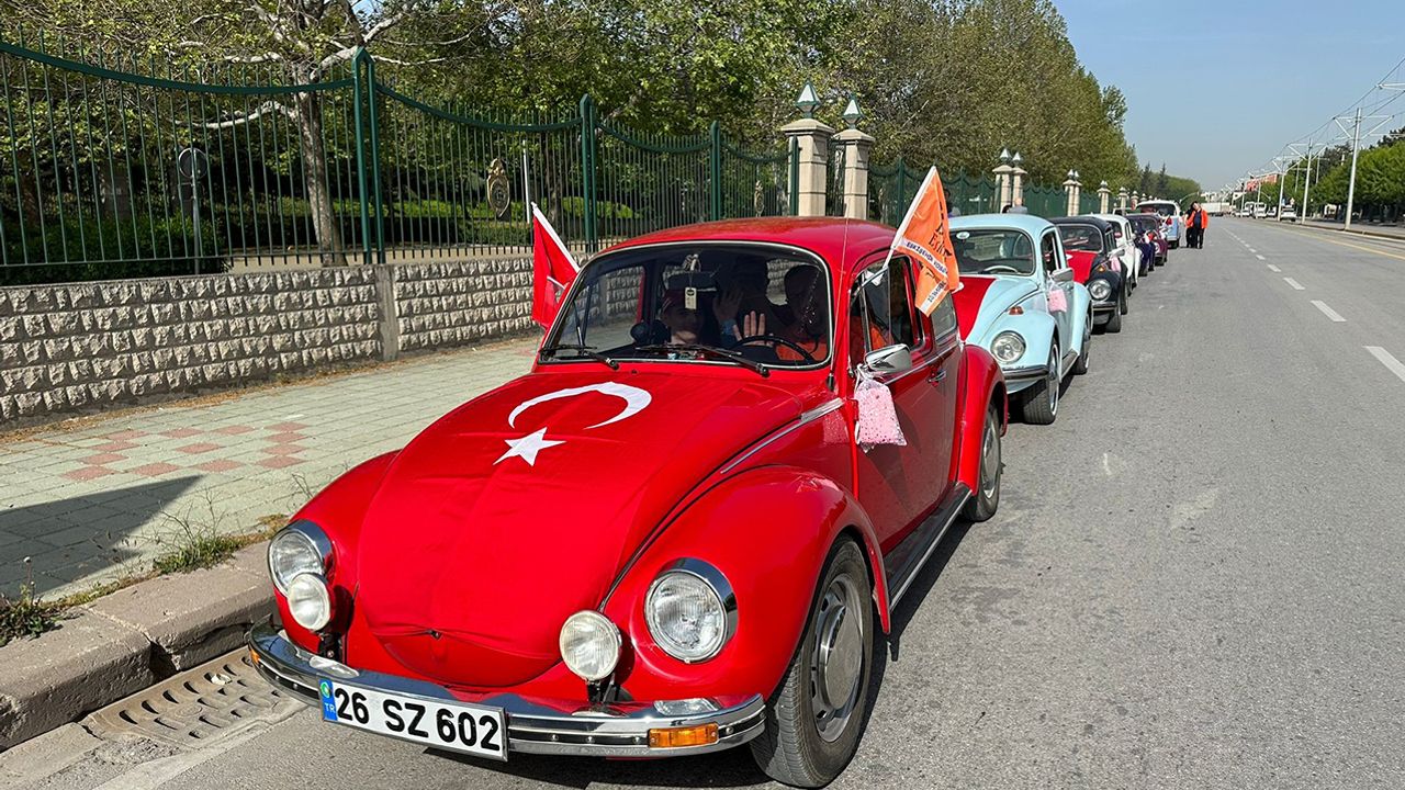 Askerlik hayali kuran 19 özel bireylere vosvoslarla Türk bayraklı konvoy