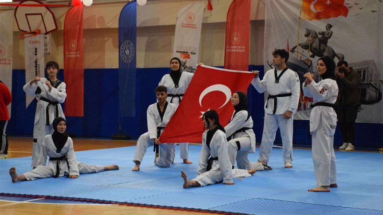 Atatürk’ü Anma, Gençlik ve Spor Bayramı’nda çeşitli etkinlikler düzenlendi