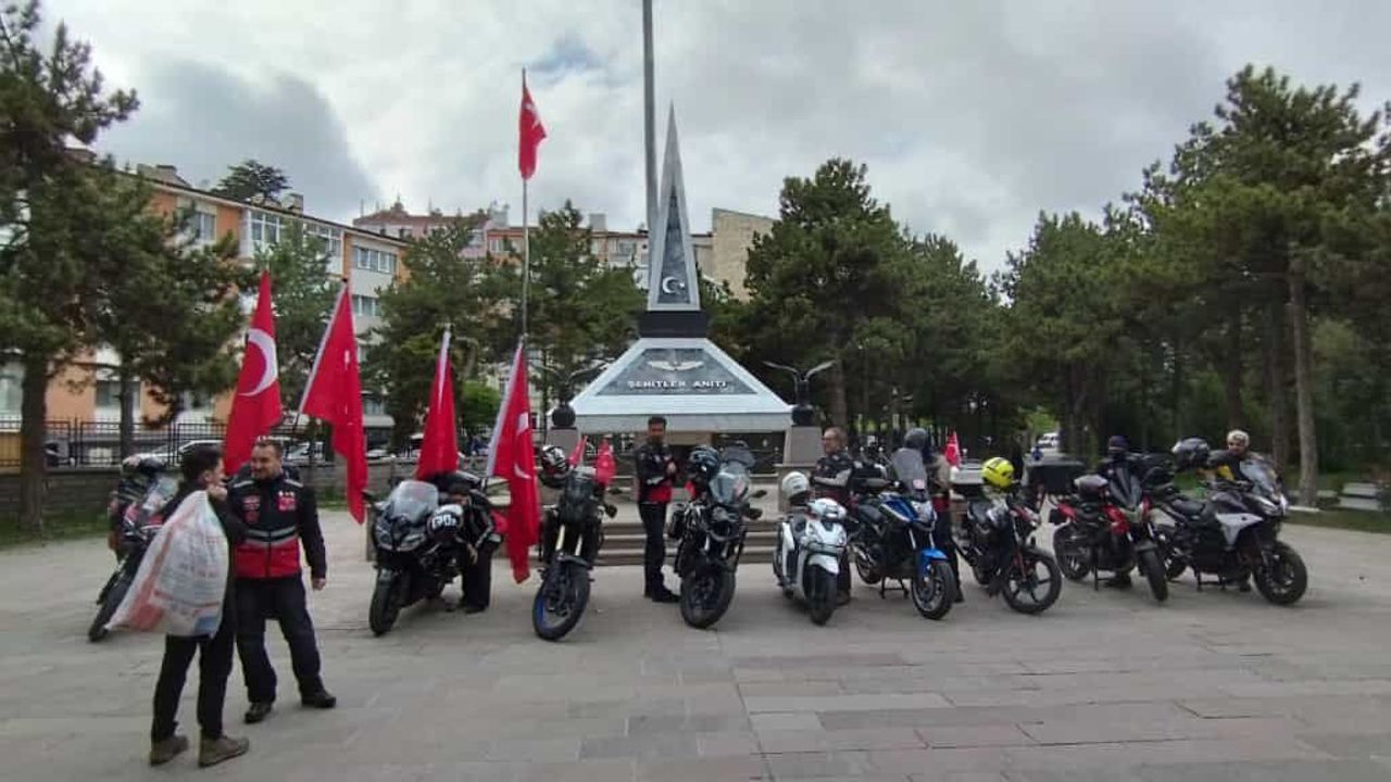 Motosikletli grup 19 Mayıs’ta şehitlikte dua etti
