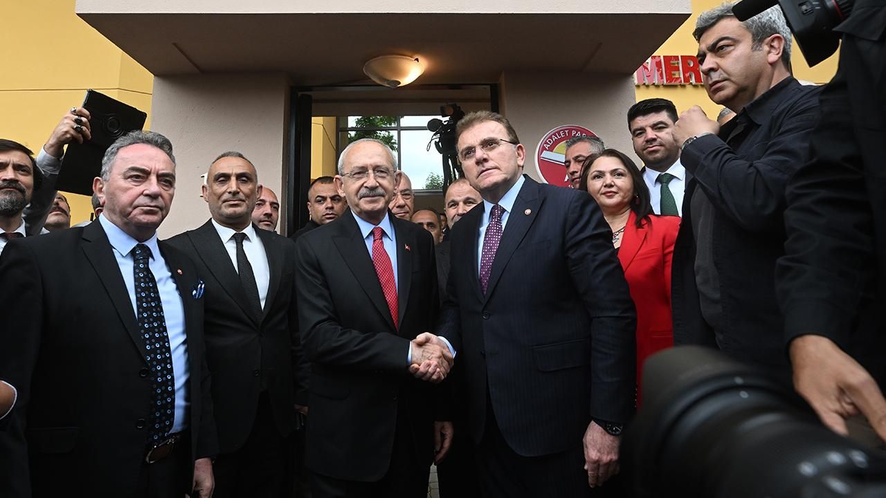 Cumhurbaşkanı adayı Kılıçdaroğlu, Adalet Partisi Genel Başkanı Vecdet Öz ile görüştü