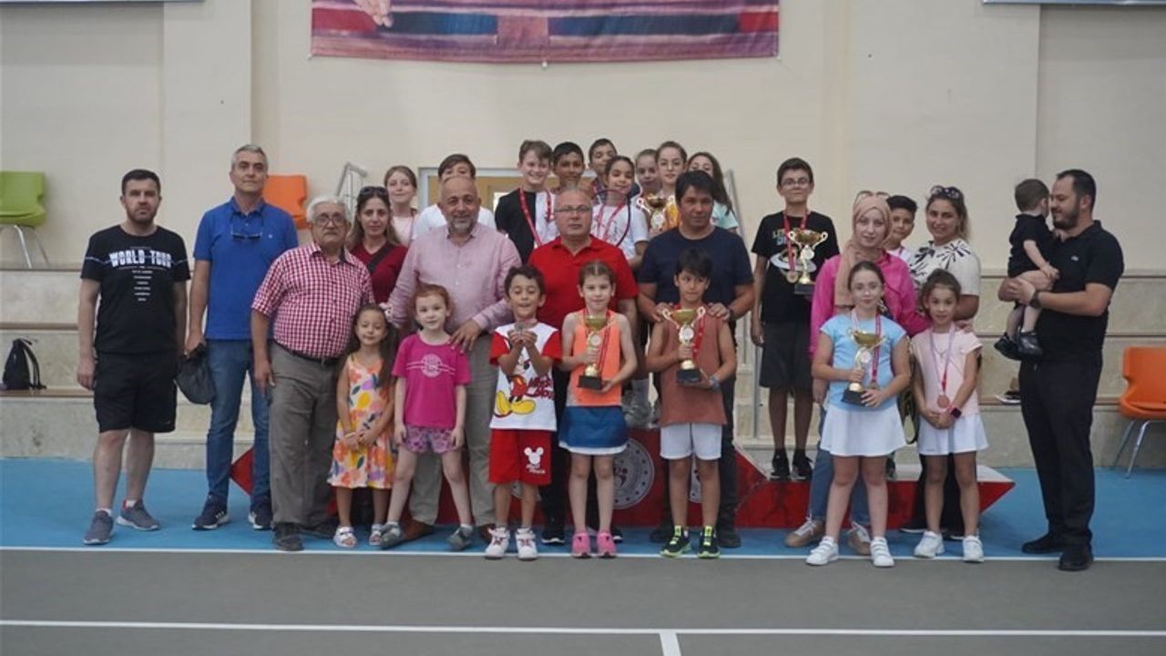 Afyonkarahisar’da tenis turnuvaları tamamlandı