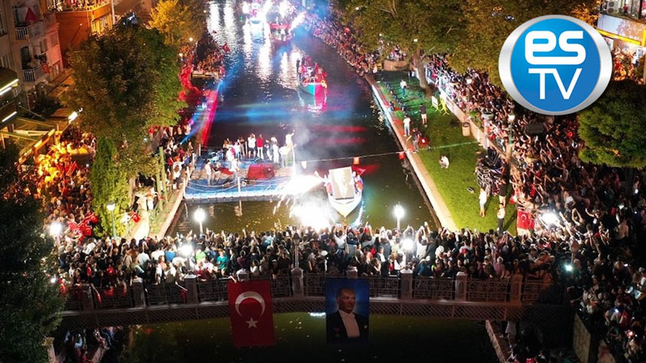 Eskişehir'de Zafer Gecesi'ndeki Fener Alayı ES TV'de