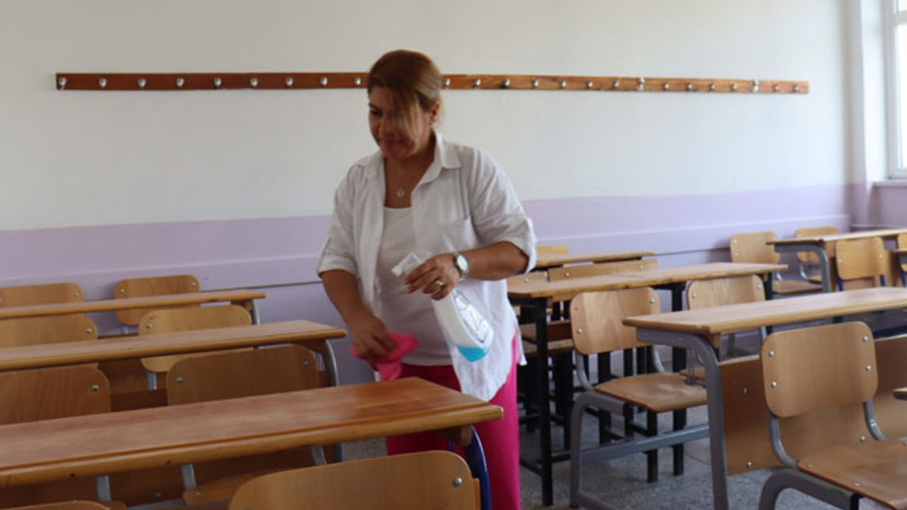 Okulların açılmasına sayılı günler kala Eskişehir'de de okullar hazırlıklarını tamamlıyor