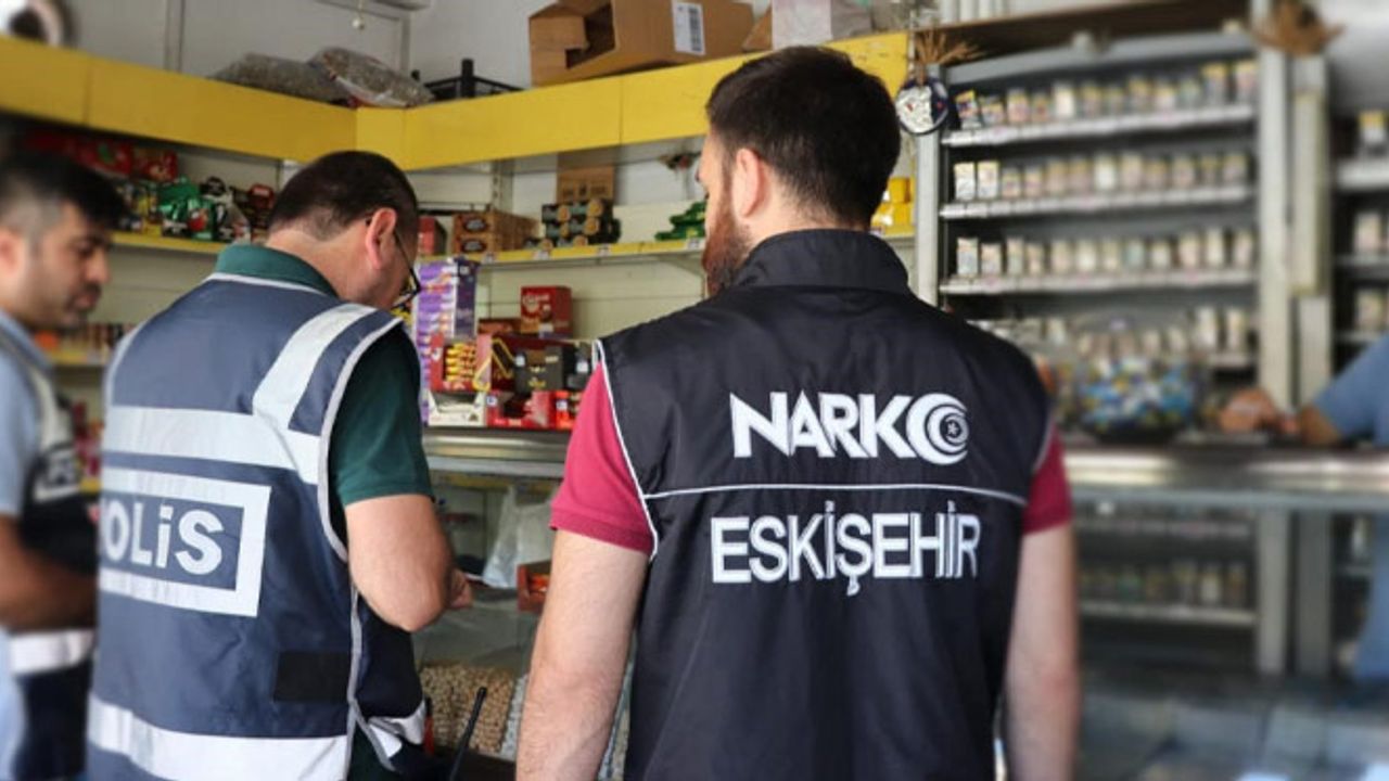 Eskişehir polisi okulların etrafında göz açtırmıyor
