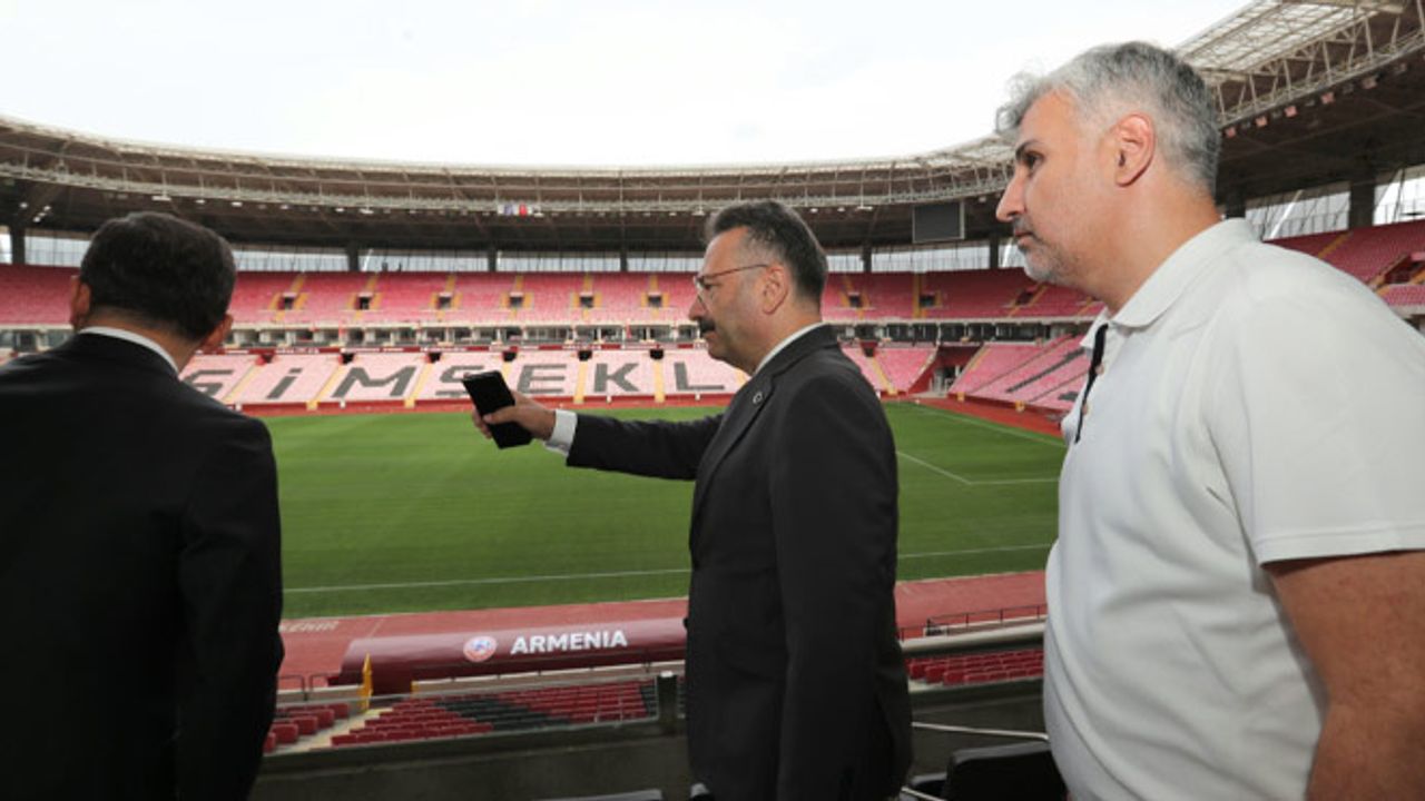 Eskişehir Valisi Aksoy, büyük maç öncesi sahaya indi