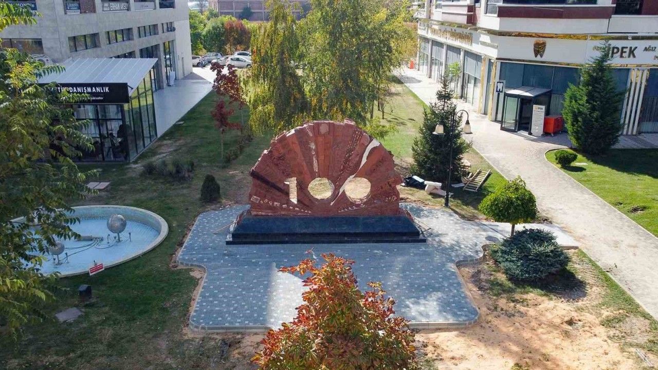 Eskişehir'de 100. yıl Cumhuriyet Anıtı açılıyor