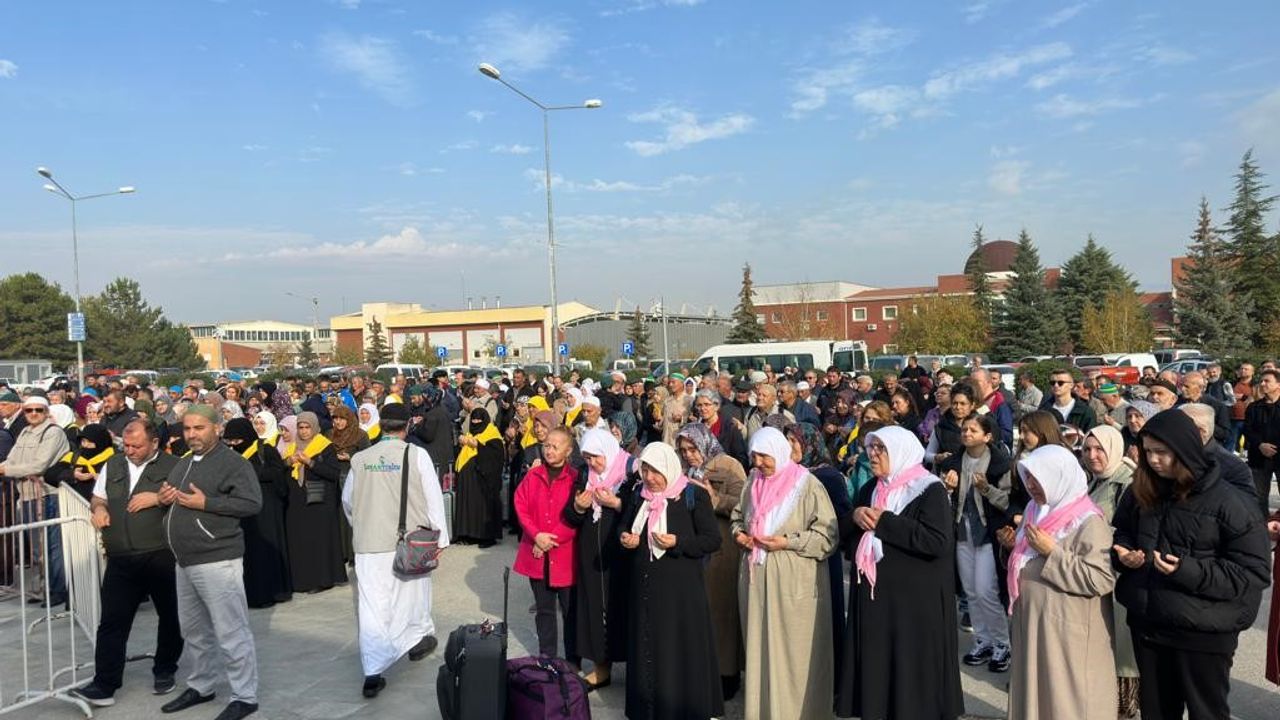 Eskişehir'de 200’ün üzerinde kişi kutsal topraklara yola çıktı