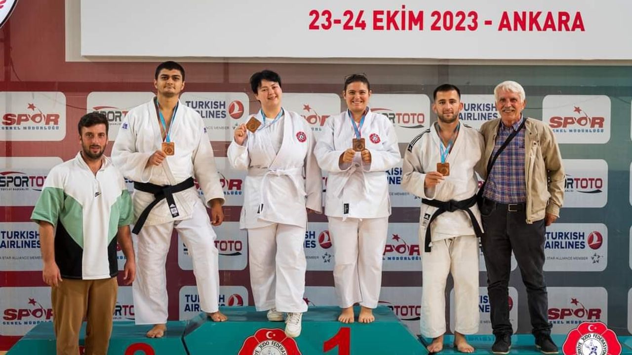 Eskişehirli işitme engelli judoculardan 4 madalya