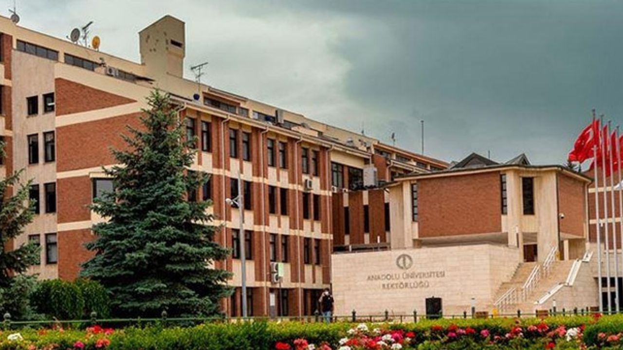 Eskişehir Anadolu Üniversitesi kampüsündeki intiharla ilgili açıklama!