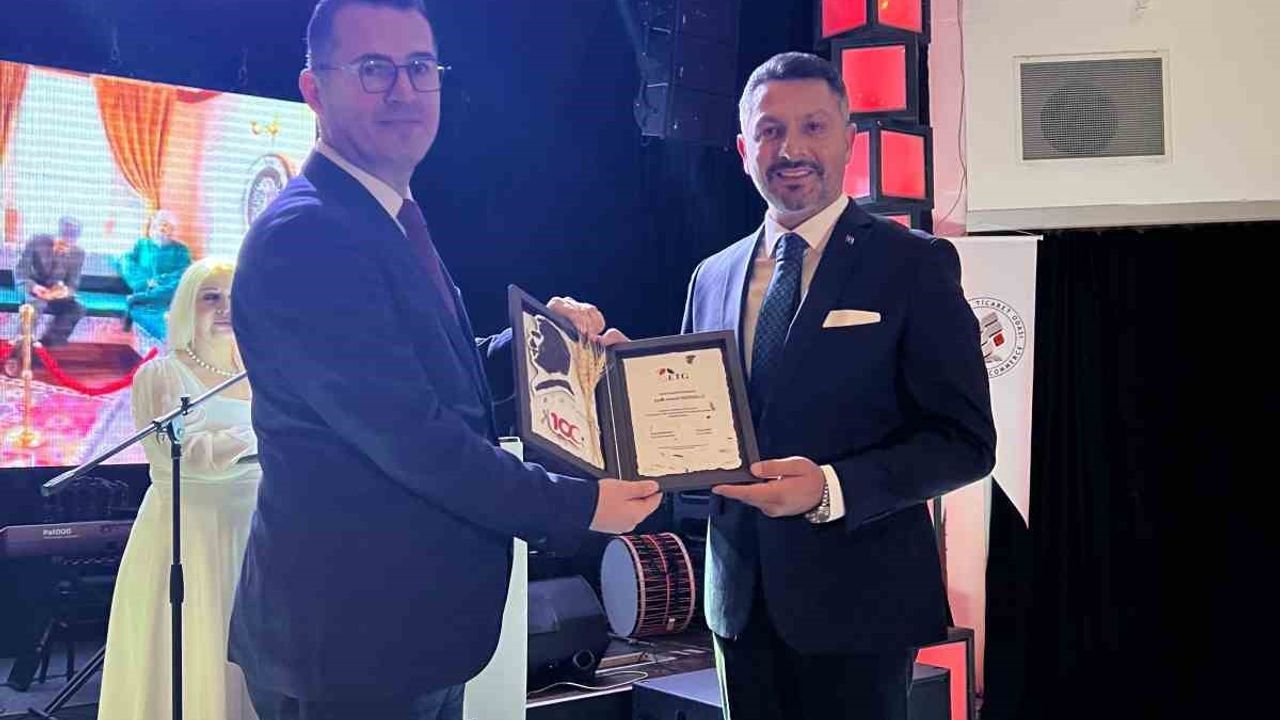 Eskişehir'de ‘Yılın Belediye Başkanı’ ödülünü aldı!