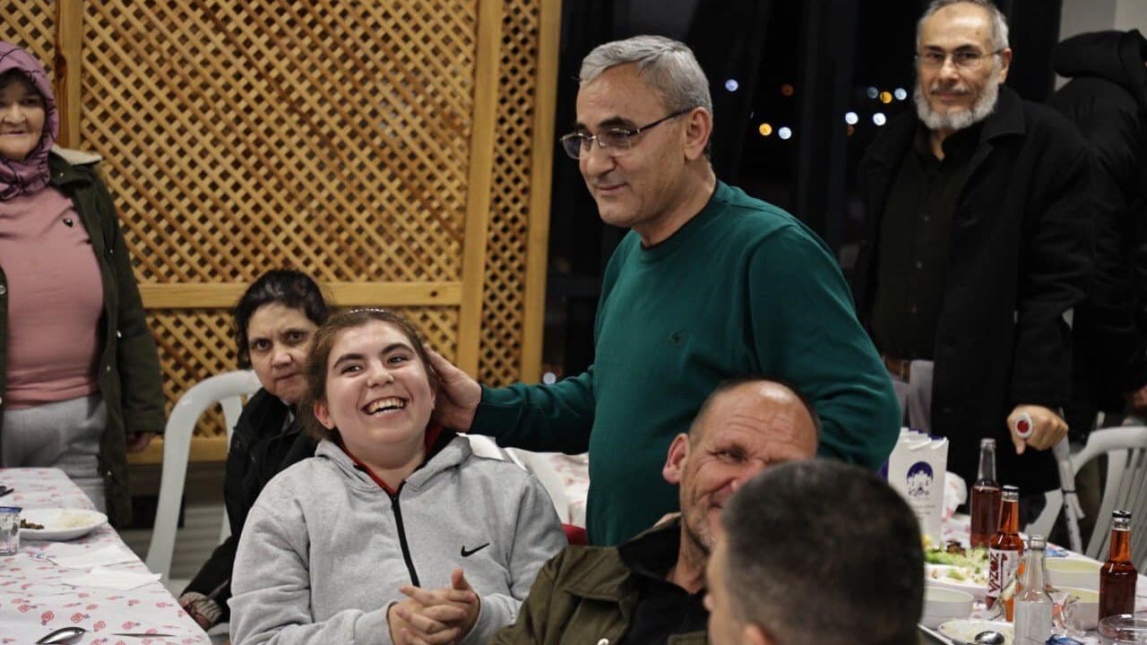 Başkan Işık, kentte yaşayan engelli vatandaşlar ve aileleriyle yemekte bir araya geldi