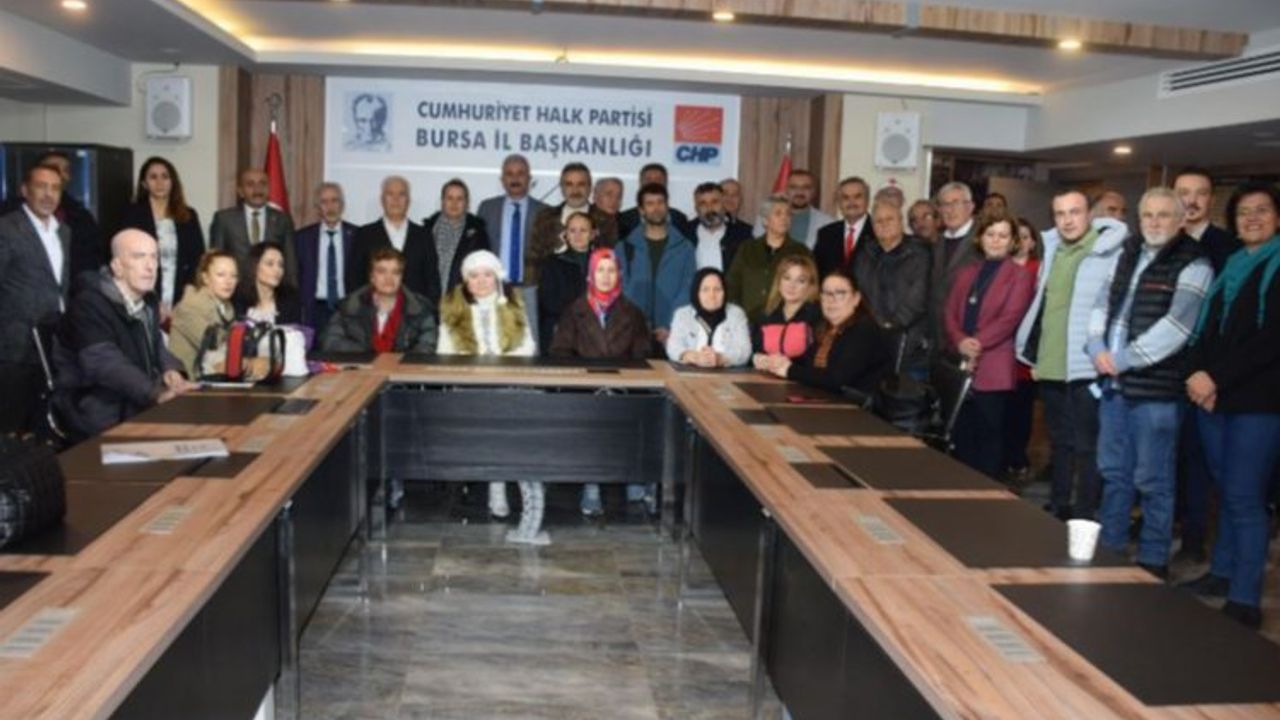 Bursa'da 100 yönetici DSP'den istifa ederek CHP'ye üye oldu