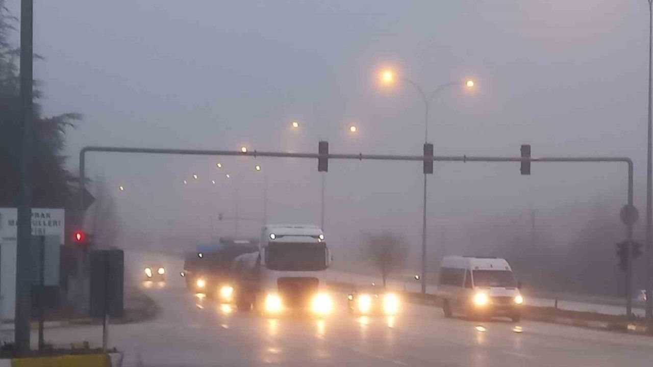 Afyonkarahisar-Antalya Karayolu’nda sis etkili oldu