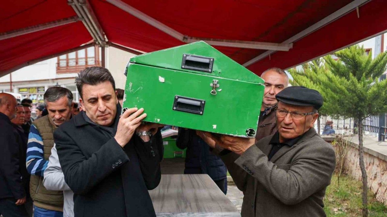 Vatani görevini yerine getirirken hayatını kaybeden Ayhan Öztürk’ün babası vefat etti