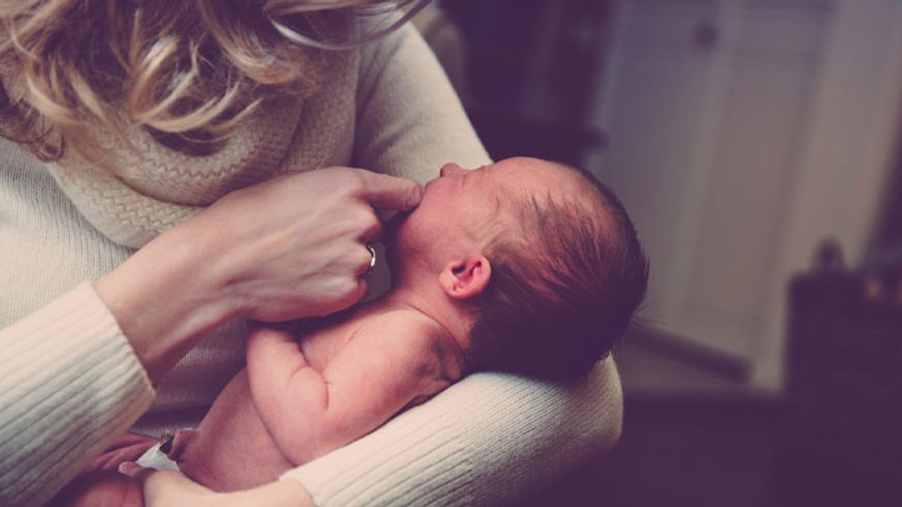Rüyada Annesinin Erkek Bebek Doğurduğunu Görmek Ne Anlama Gelir?