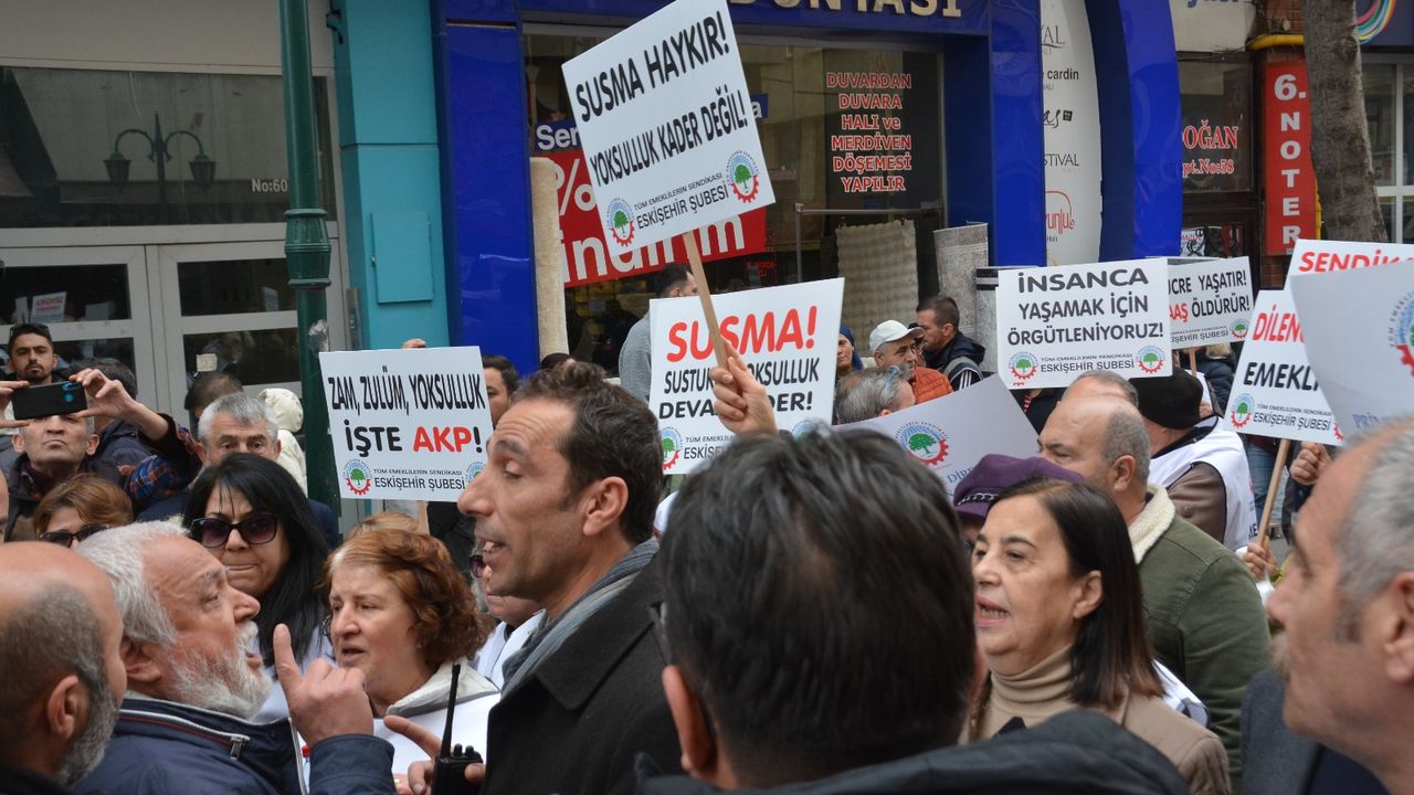 Eskişehir'de emeklilere polis barikatlı önlem!