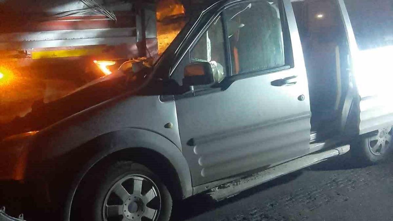 Afyon'da tıra çarpan araç sürücüsünün acı sonu!