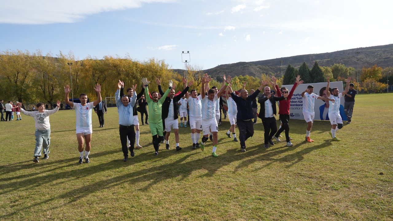 Büyükşehir Belediyesi çalışanlarının yeşil sahadaki rekabeti son buldu