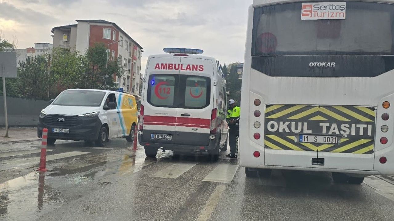 Bilecik’te ters yöne dönüş kaza getirdi!