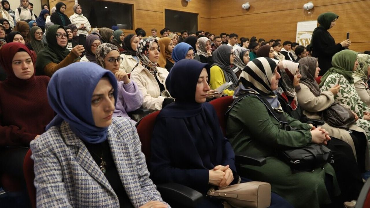 DPÜ’de postmodernizm ve din tartışıldı