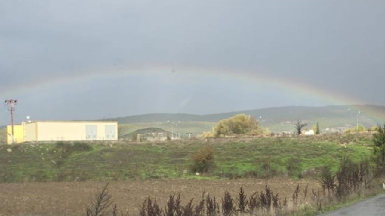 Moymul Ovası gökkuşağıyla renk cümbüşüne döndü