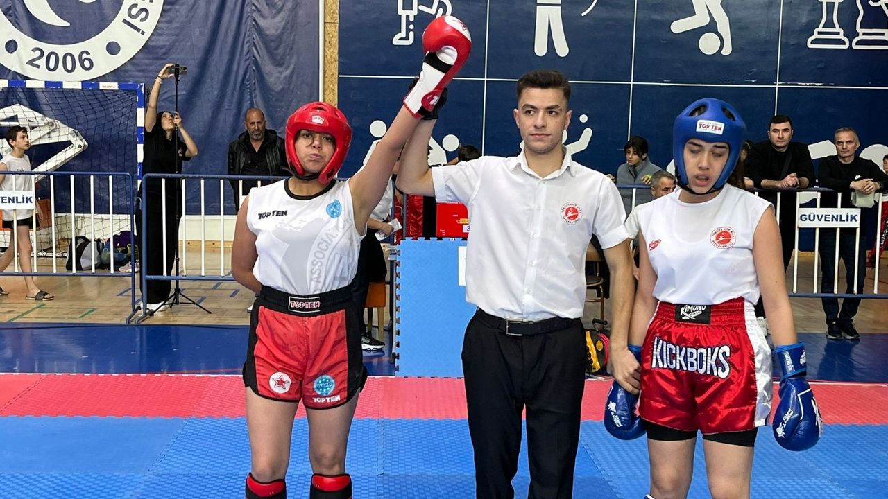 Pazaryeri'nde genç sporculardan altın madalyalarla döndü