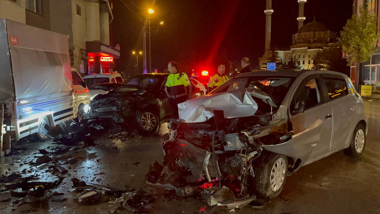 Eskişehir'de araçları hurdaya çıkarıp, olay yerinden kaçtı!