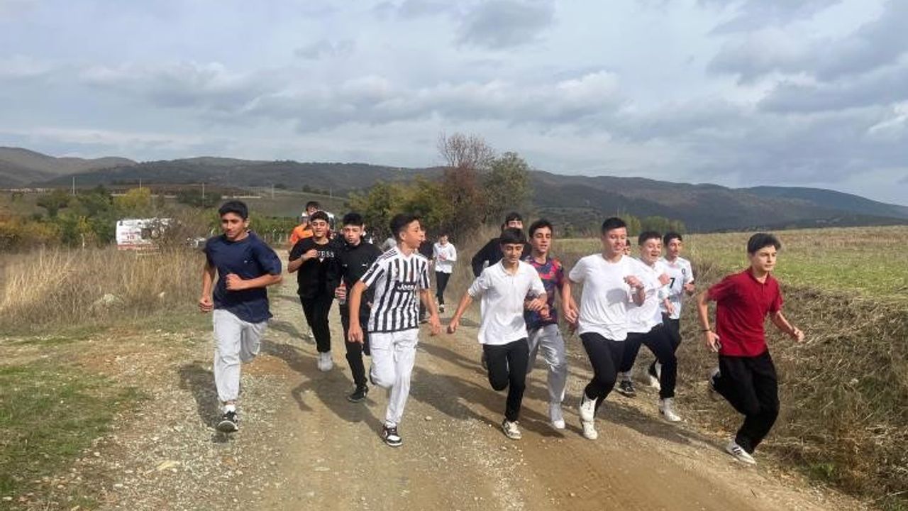 Bilecik'te atletizmle Cumhuriyetin 102. yılı kutlandı