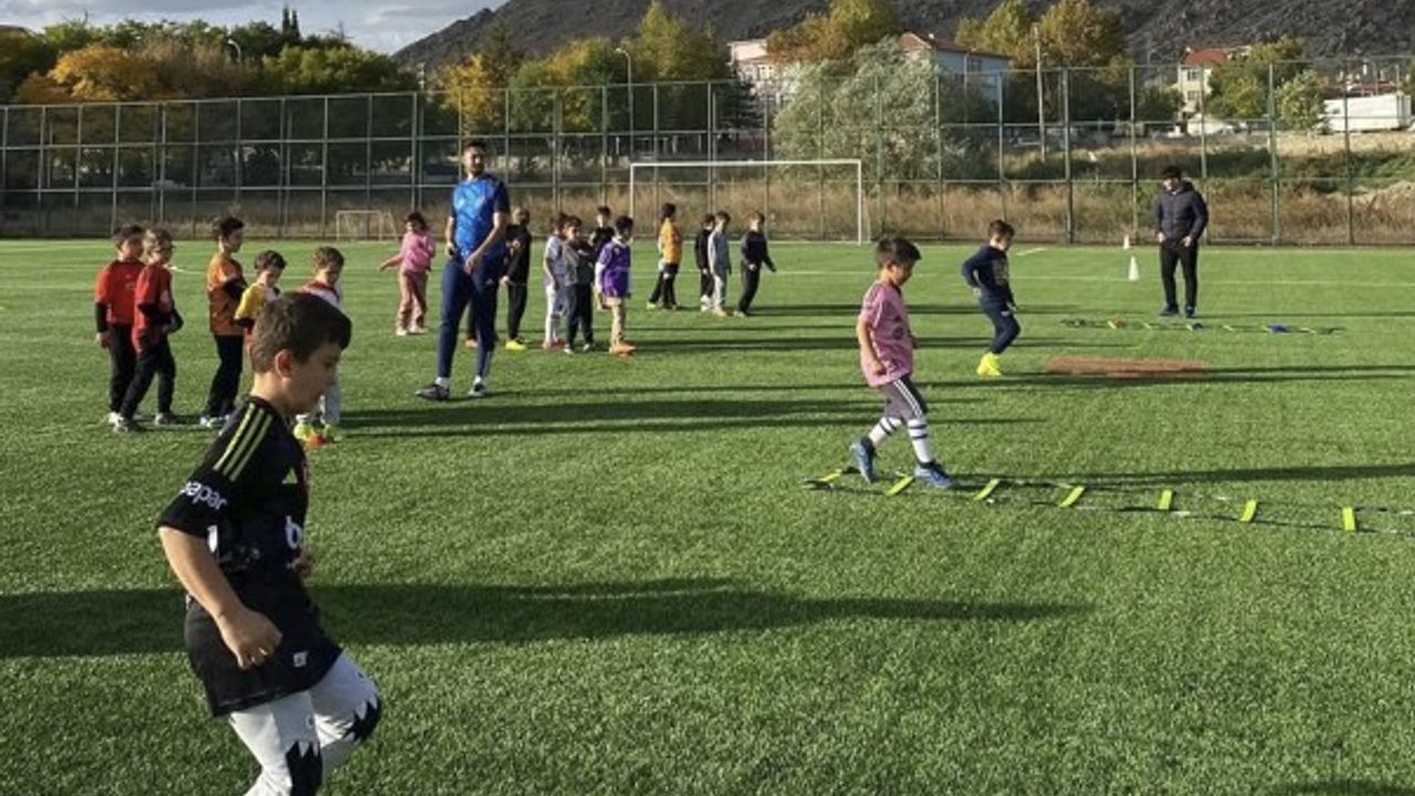 Küçük kramponlar hayallerinin peşinden koşuyor