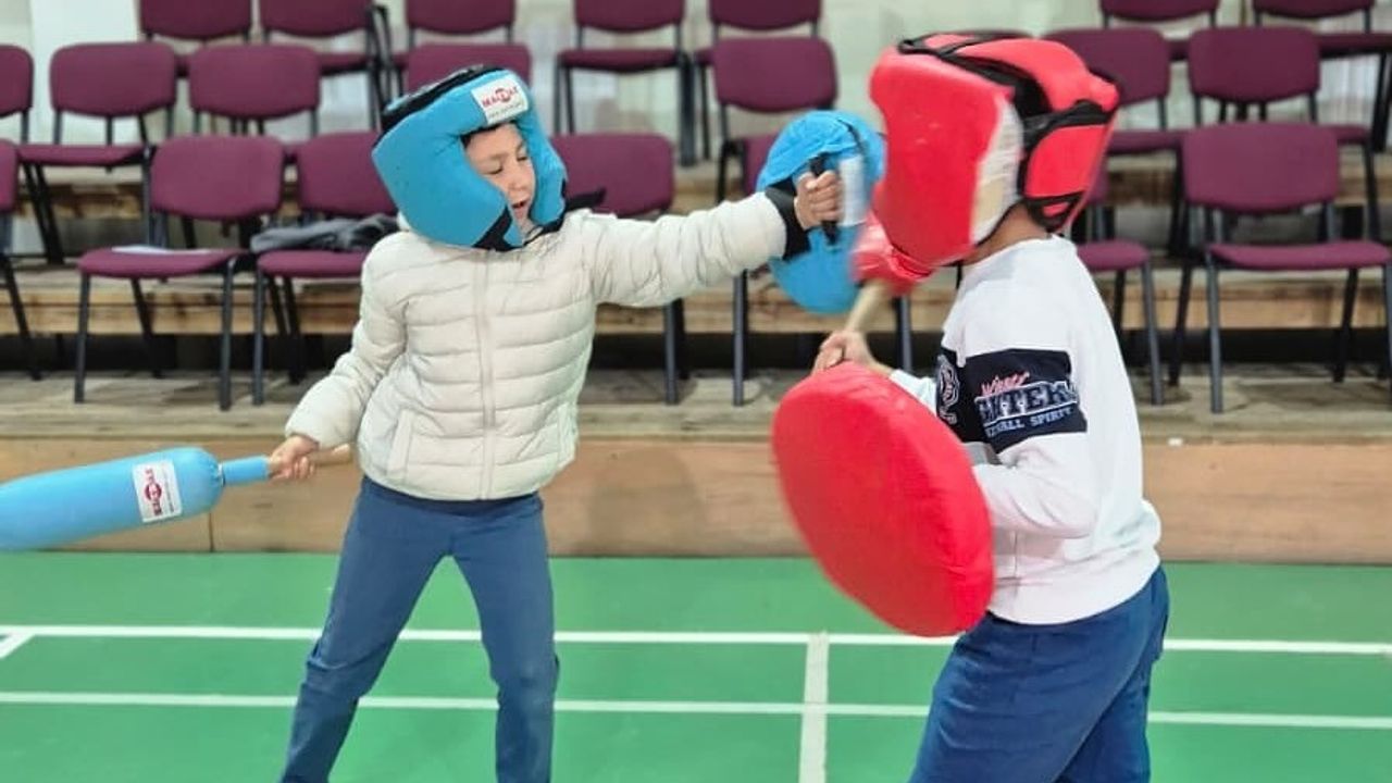 Müdür Kalın’dan öğrencilere hediyeler