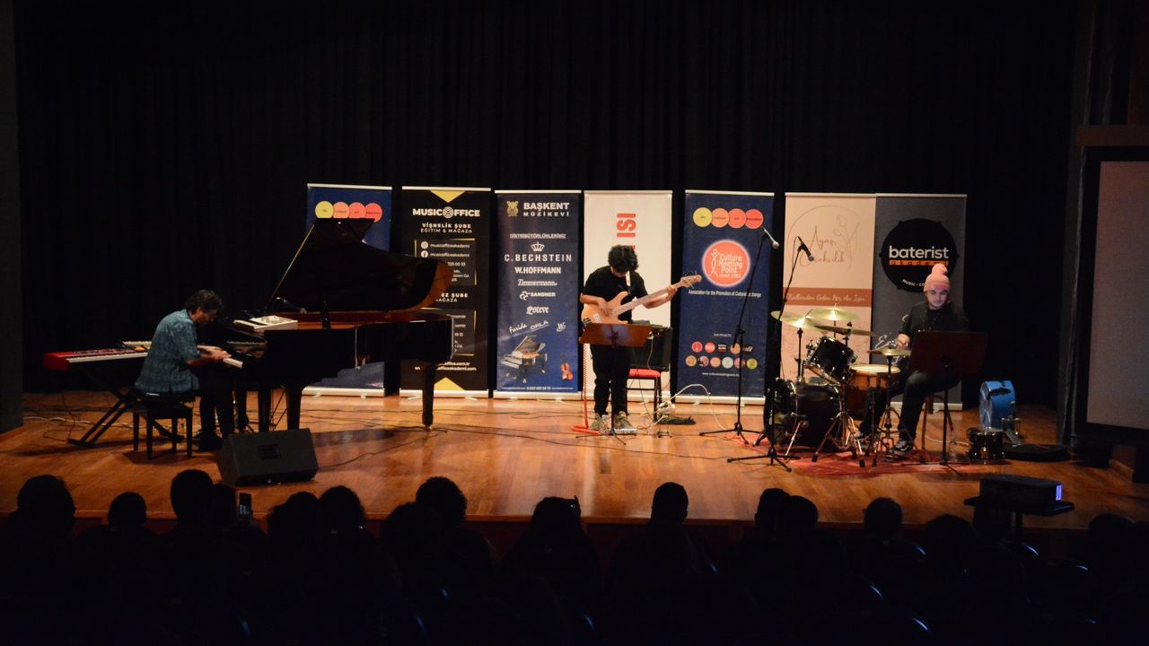 Eskişehir'de caz akşamı dinleyicilerle buluştu