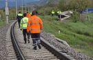 Kütahya’da yolcu treni kamyoneti biçti: Sürücü can verdi!