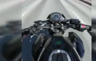 Şerit değiştirirken kontrolden çıktı! Motosikletli böyle savruldu