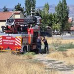 Eskişehir’de okul ve sağlık ocağı arasındaki otluk alanda yangın!