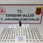 Eskişehir’de satmaya hazırlanıyordu! Araçtan yüzlerce tarihi eser çıktı