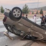 Eskişehir yolunda direksiyon hakimiyetini kaybeden araç takla attı!