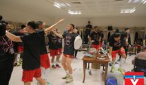 Eskişehirspor, şampiyonluğu soyunma odasında böyle kutladı