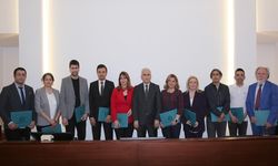 AKADEMİSYENLER ONURLANDIRILDI