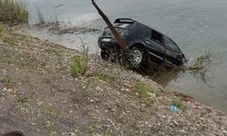 Park halindeki otomobil gölete uçtu: 3 ölü