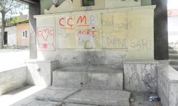Tarihi çeşme onarılmayı bekliyor