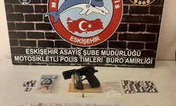 Şüpheli şahısların aracında uyuşturucu madde ve ruhsatsız silah ele geçirildi
