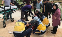 Seyir halinde kontrolden çıkan motosiklet devrilirken, sürücüsü yaralandı