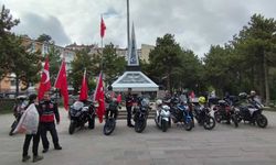 Motosikletli grup 19 Mayıs’ta şehitlikte dua etti