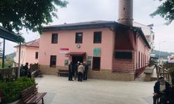 Caminin sadaka kutusunu çaldılar