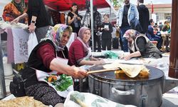 Vilayet Meydanı’nda gözleme yaptılar