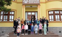 Minik öğrenciler Radyo Sergisi’ni ziyaret etti