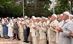 Bilecik'te hacı adayları dualarla uğurladı