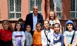 Başkan Bakkalcıoğlu, çocukların yılsonu eğlencesine eşlik etti